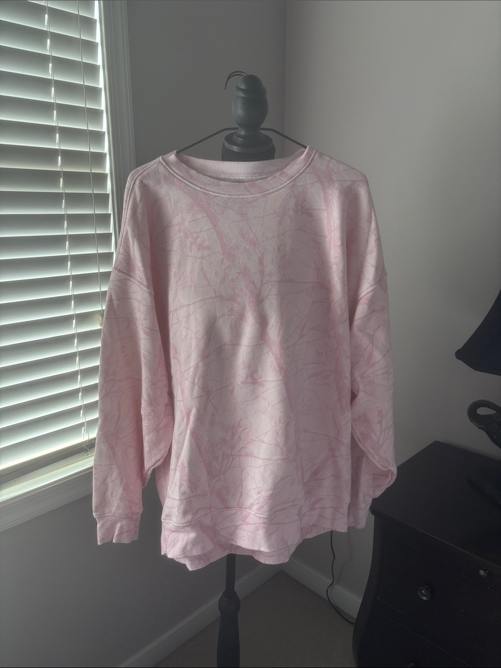 Light Pink Graphic Crewneck with Bold Heart Print Dairy Boy
